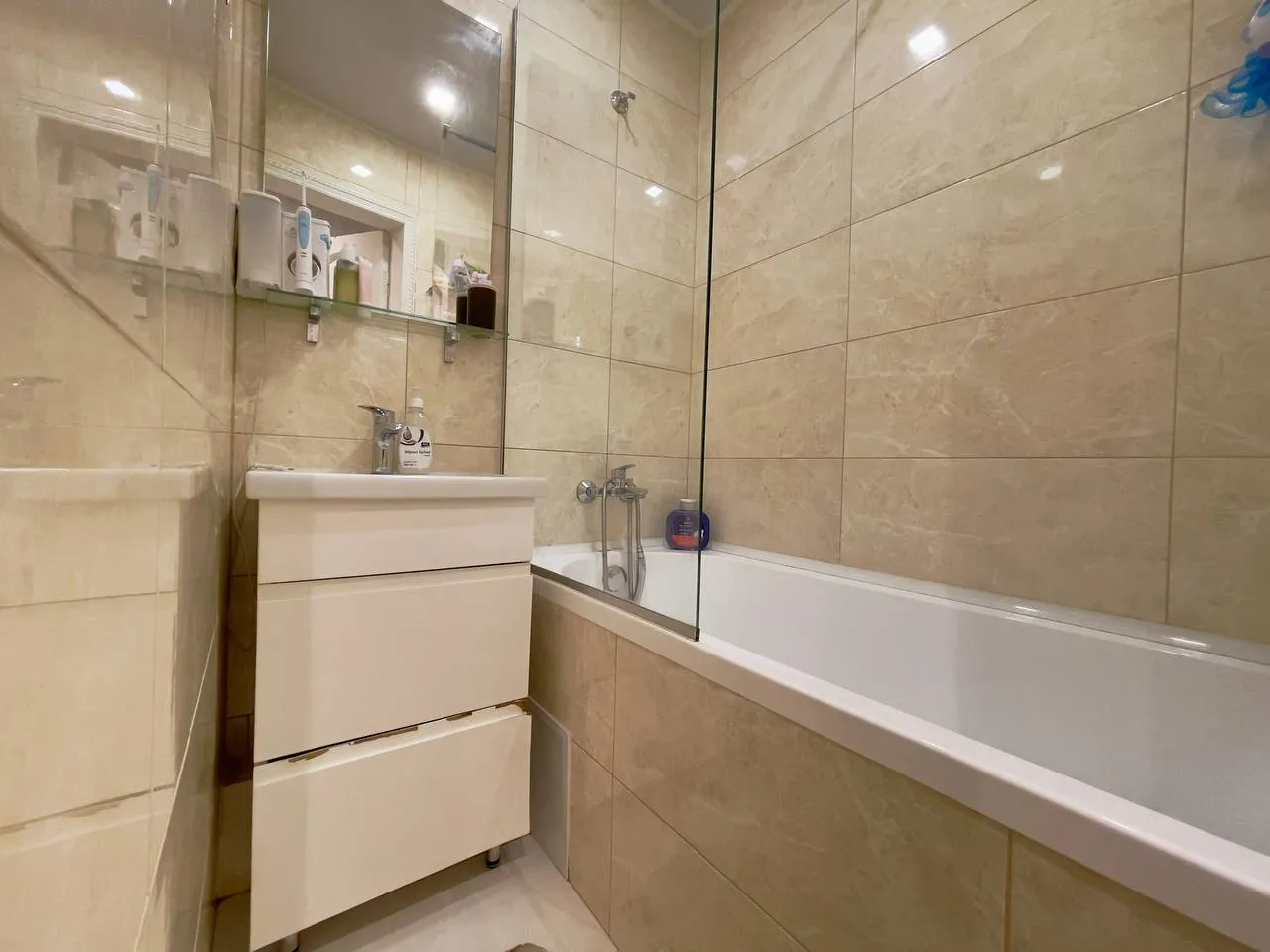 Ialoveni, Centru str. Alexandru cel Bun 8