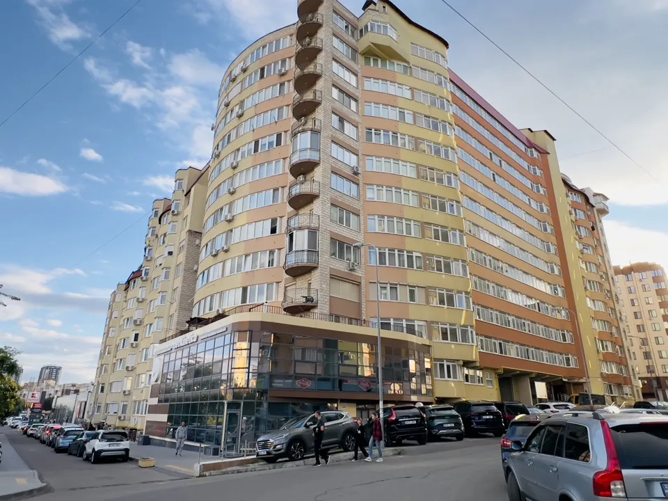 Chișinău Ciocana bd. Mircea cel Bătrân 10