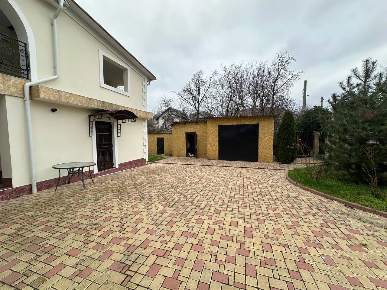 Strășeni Cojușna str-la. Florilor 12