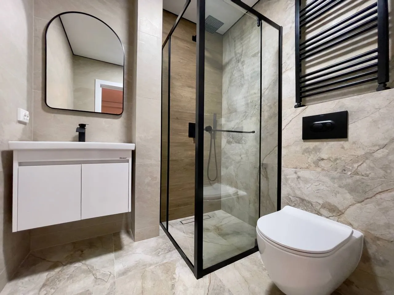 Ialoveni, Centru str. Grigore Vieru 6