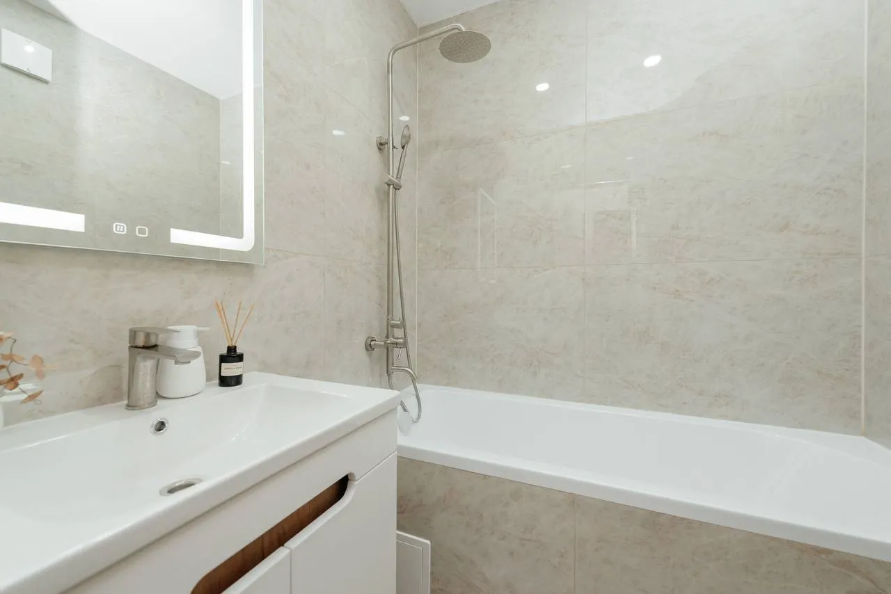 Chișinău Buiucani str. Onisifor Ghibu 12