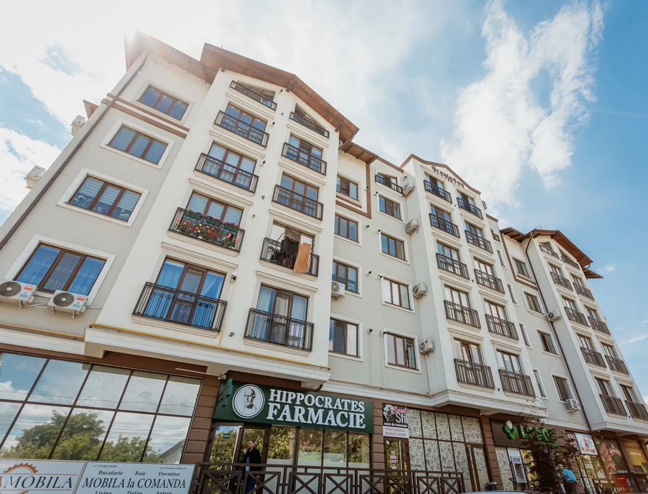 Ialoveni, Centru str. Alexandru cel Bun 11