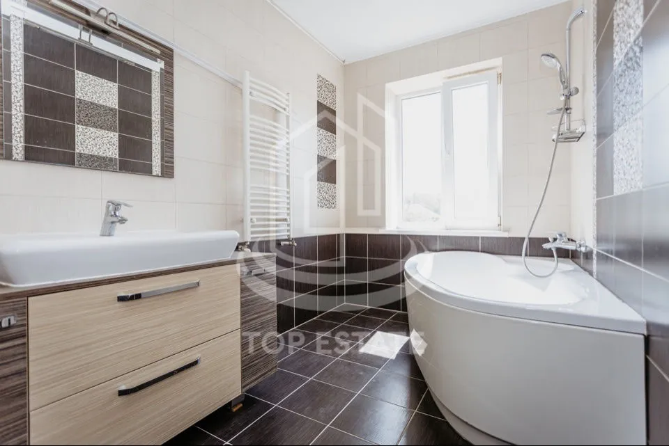 Costești Centru str. Ștefan cel Mare și Sfânt . 16