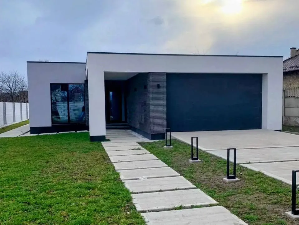 Strășeni Cojușna str. Mușatinilor 4