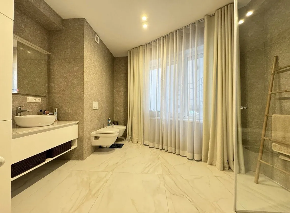 Chișinău Botanica str. Grenoble 10