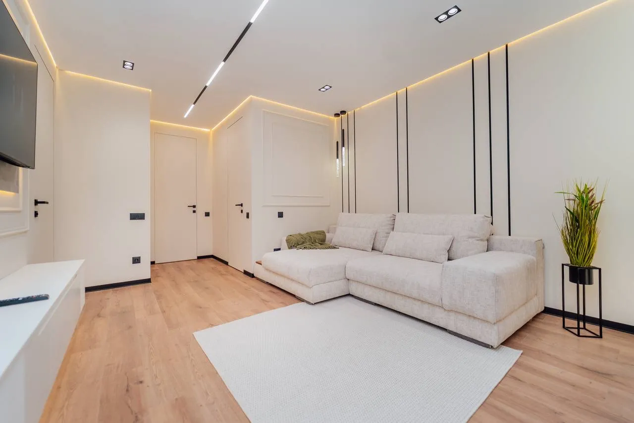 Str. Vasile Lupu 28 E  19