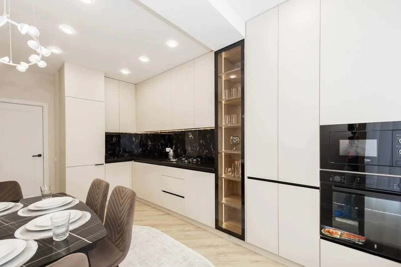 Ialoveni, Centru str. Alexandru cel Bun 1