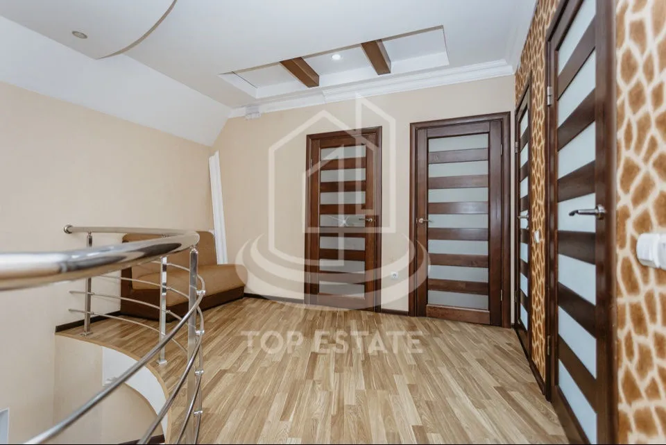 Costești Centru str. Ștefan cel Mare și Sfânt . 11