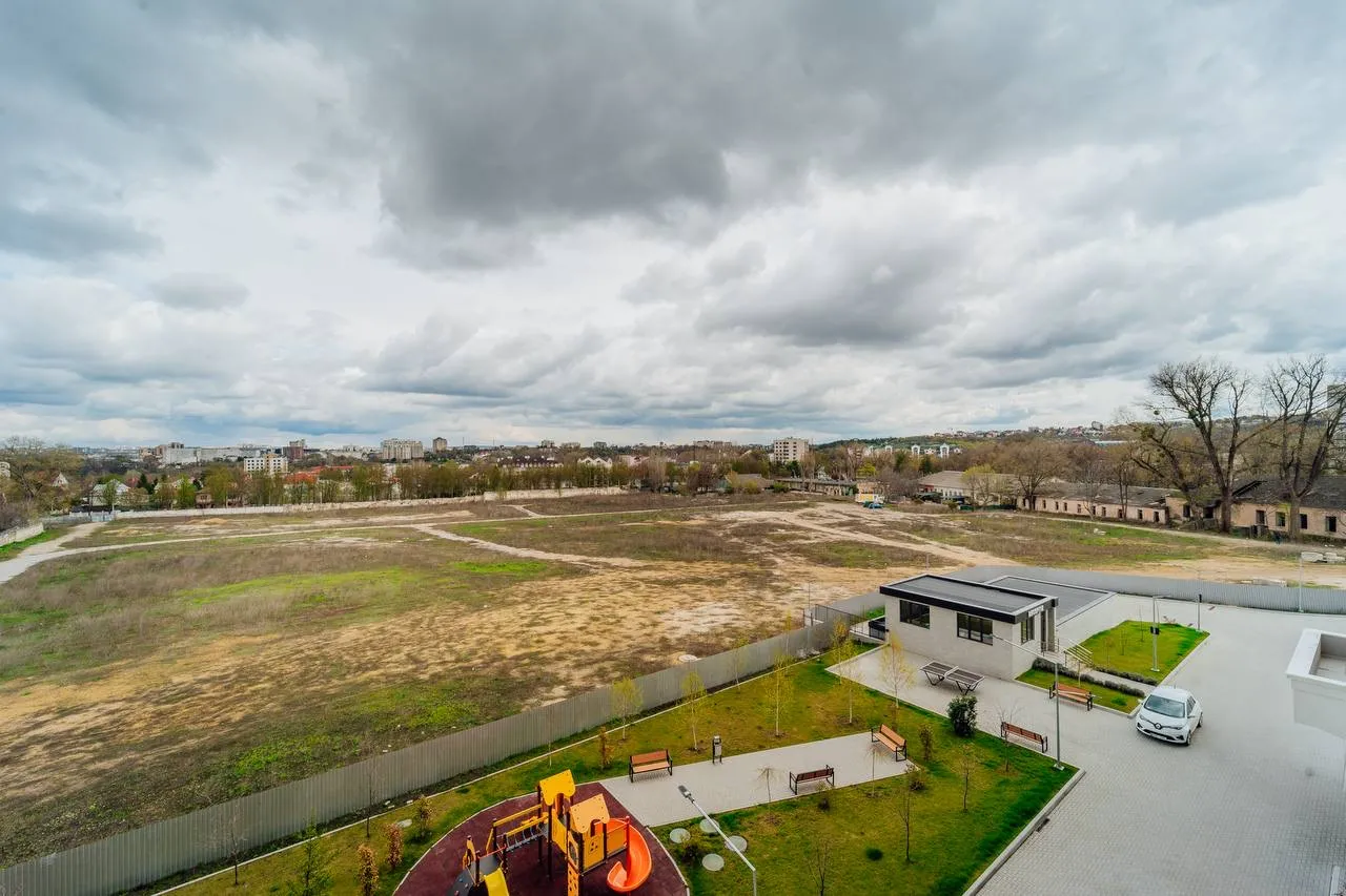 Str. Vasile Lupu 28 E  5