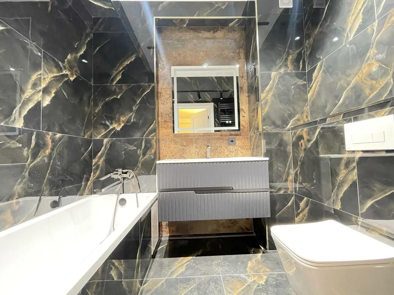 Ialoveni, Centru str. Grigore Vieru 7