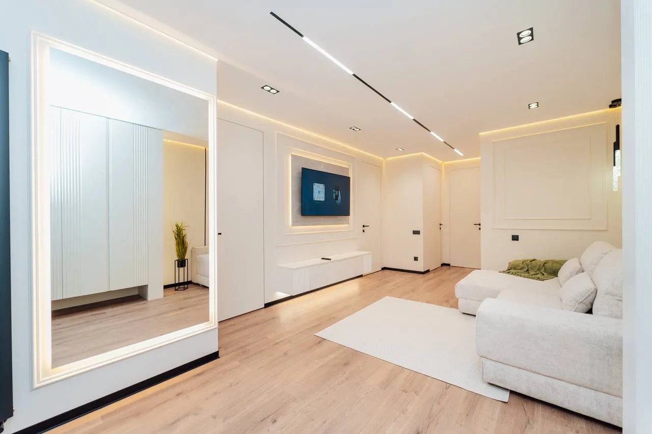 Str. Vasile Lupu 28 E  18