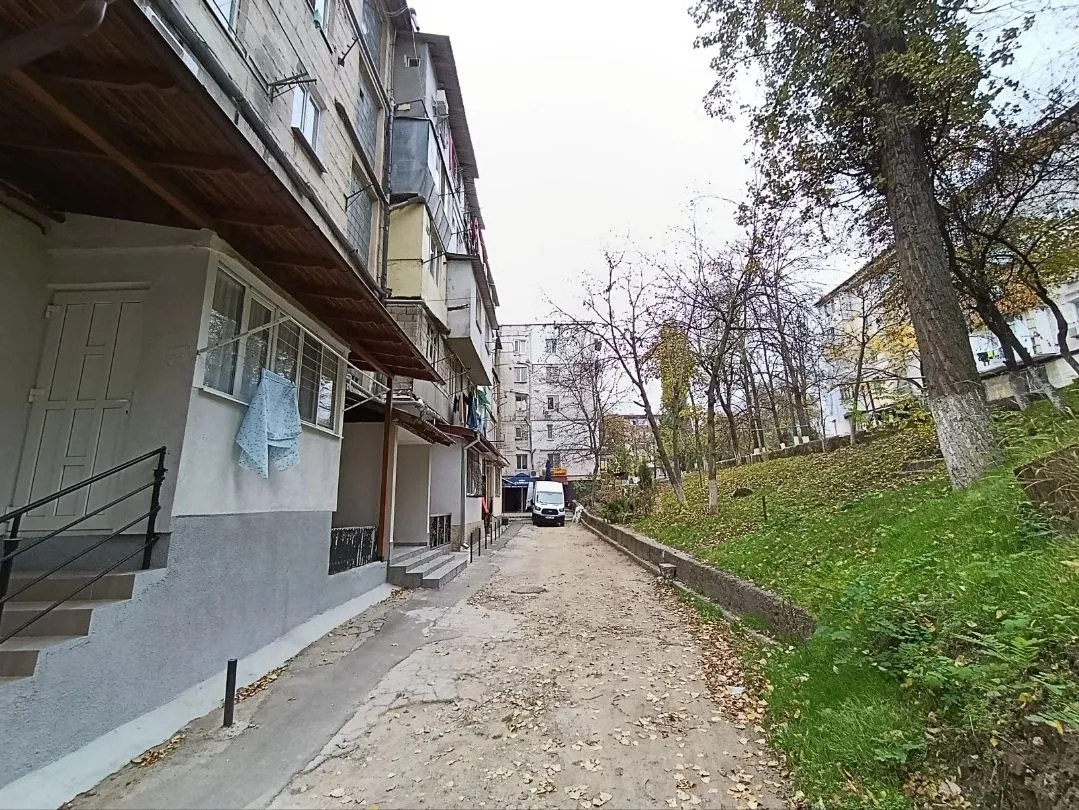 Chișinău Botanica str. Salcâmilor 12