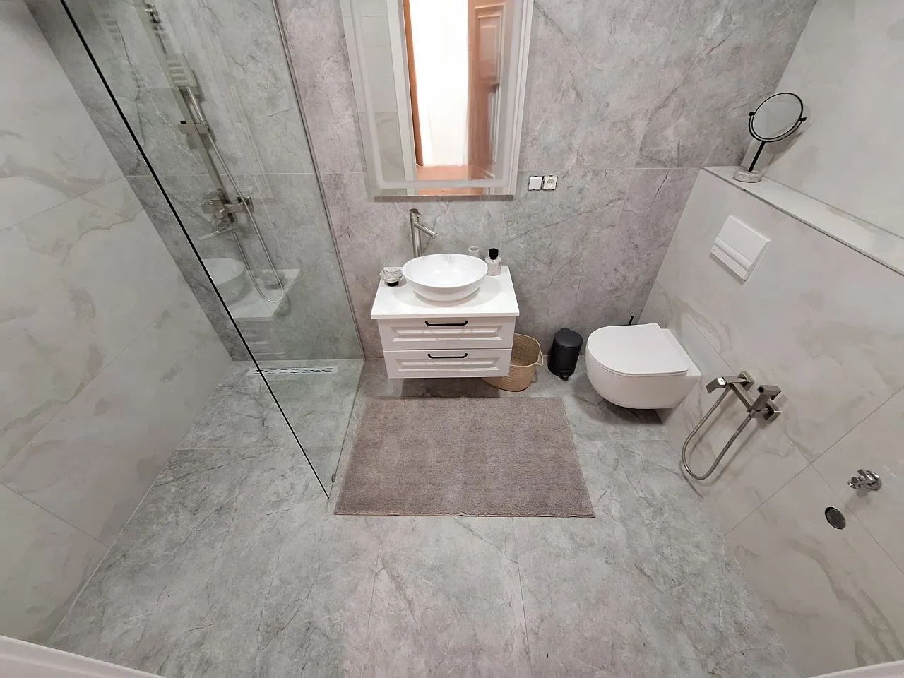 Chișinău Botanica str. Trandafirilor 8