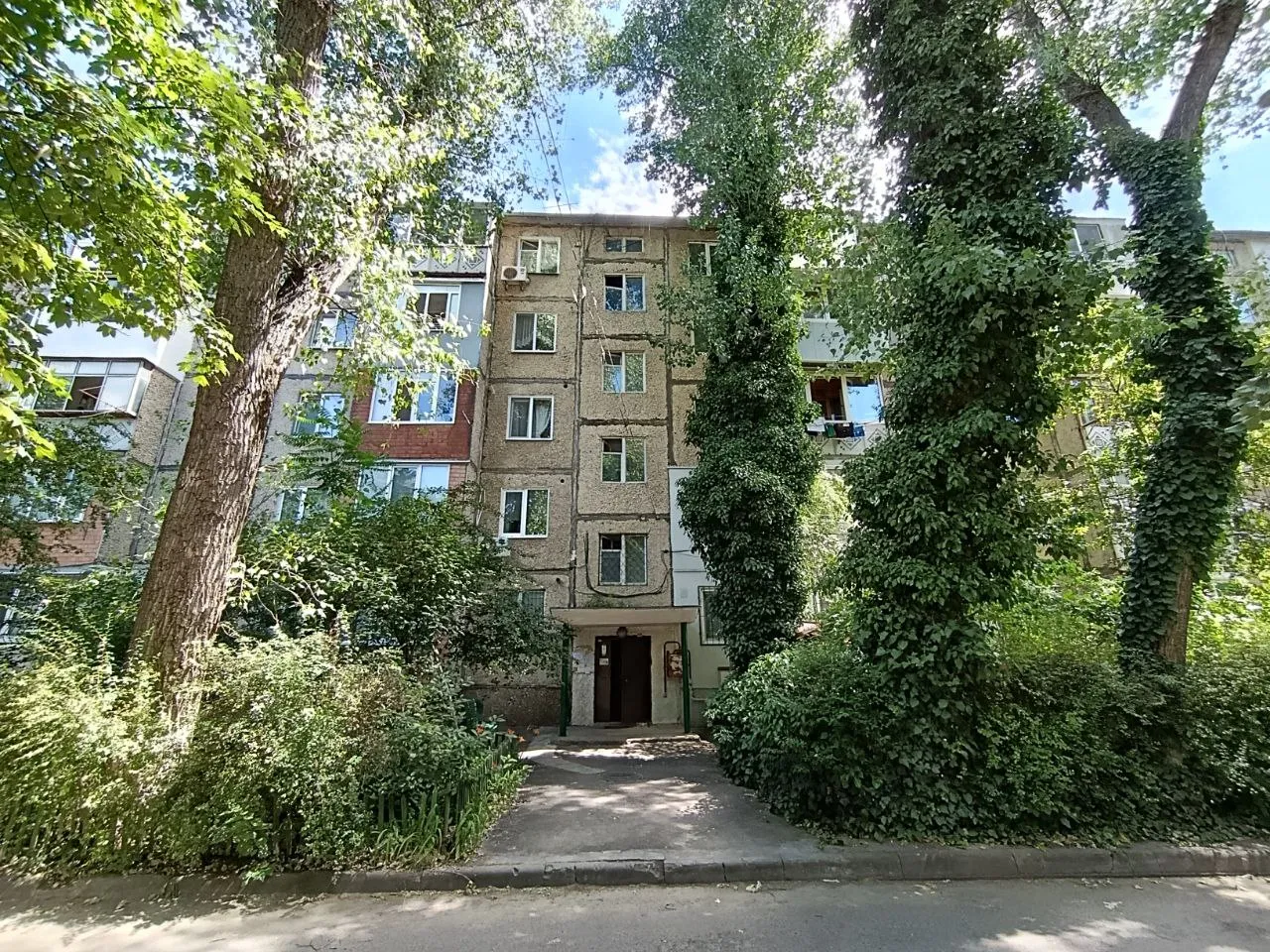 Chișinău Botanica str. Hristo Botev 9