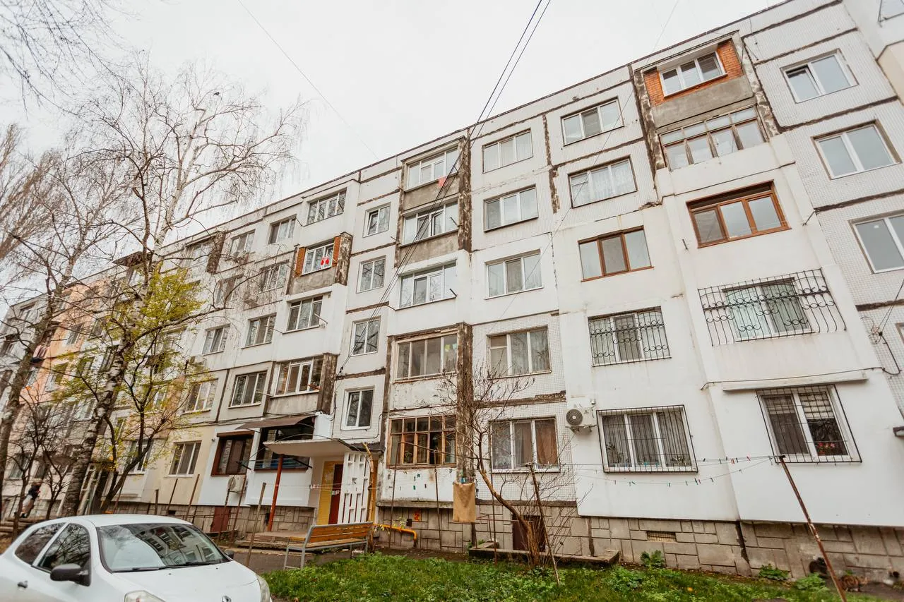 Chișinău Botanica str. Grenoble 11