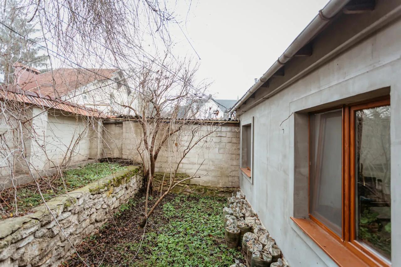 Chișinău Centru str. Universității  12