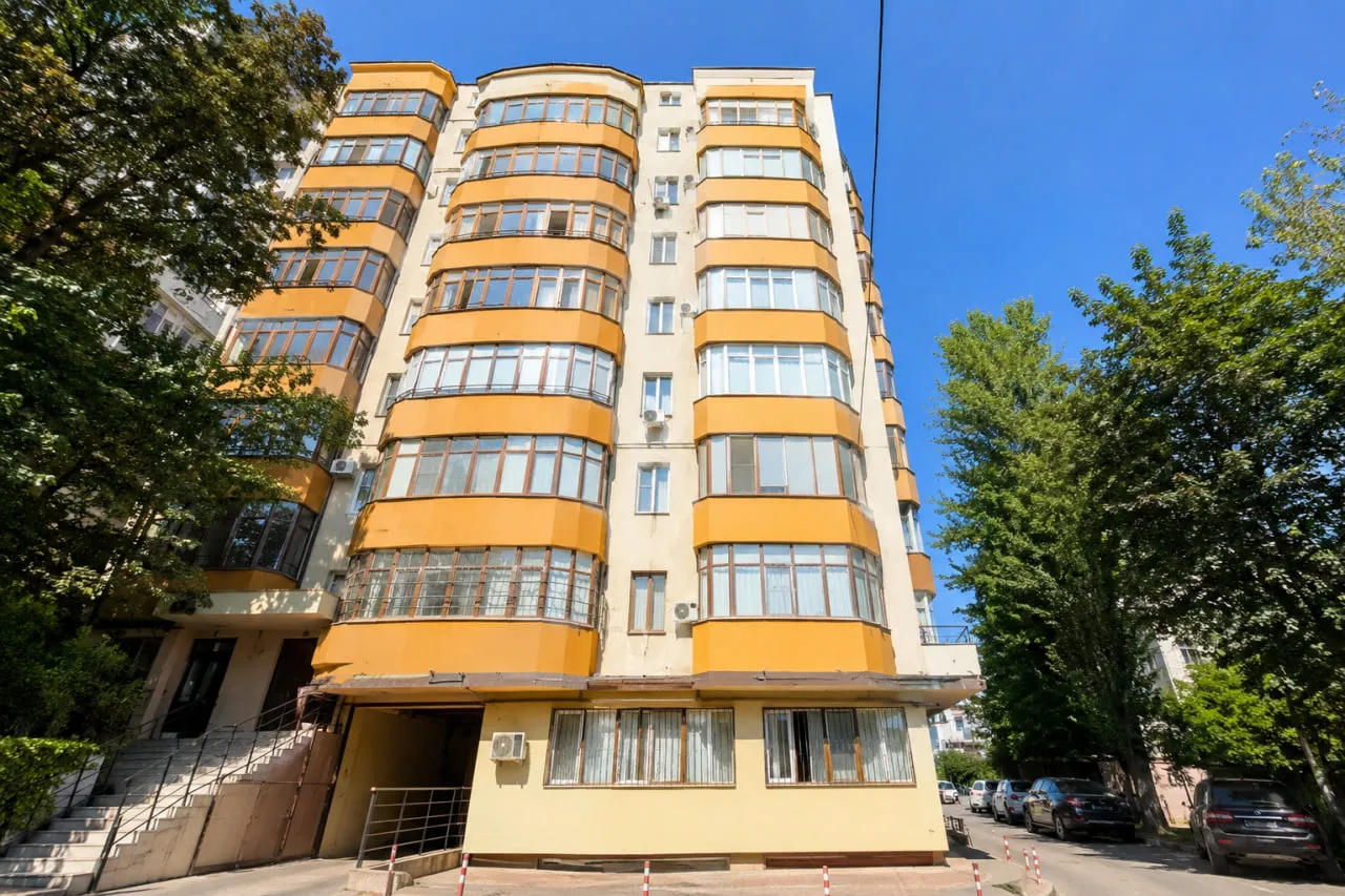 Chișinău Botanica bd. Decebal 8