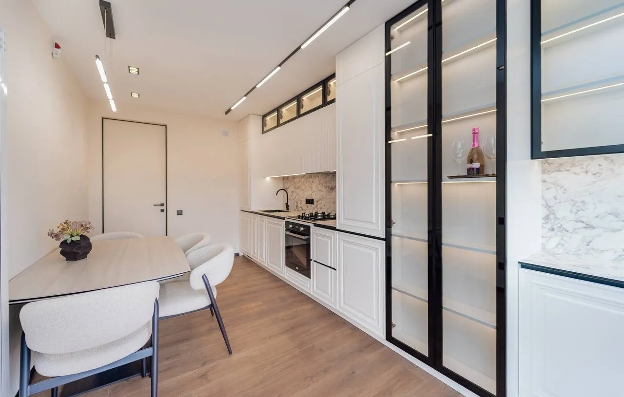 Str. Vasile Lupu 28 E  11