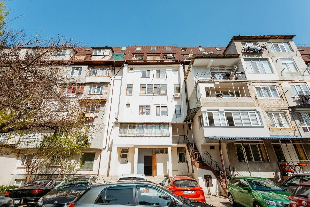 Chișinău Buiucani str. Alba Iulia  8