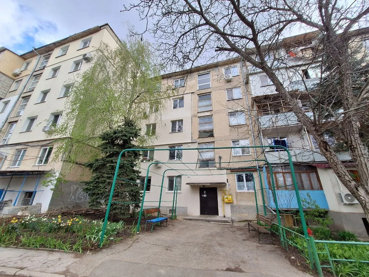 Chișinău Codru str. Costiujeni 5