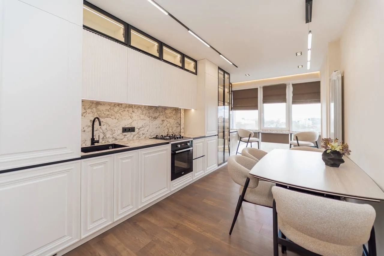 Str. Vasile Lupu 28 E  13