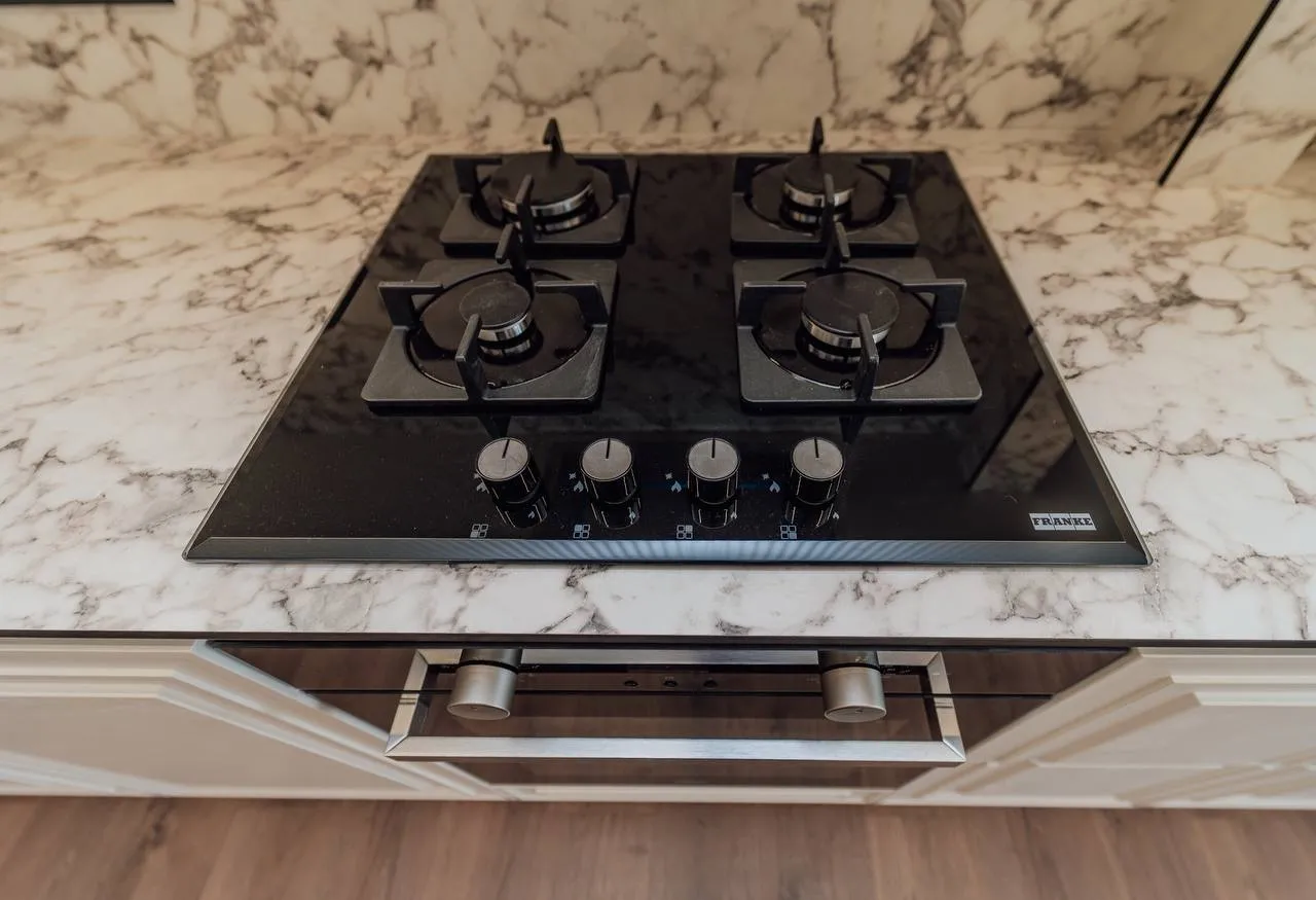 Str. Vasile Lupu 28 E  8