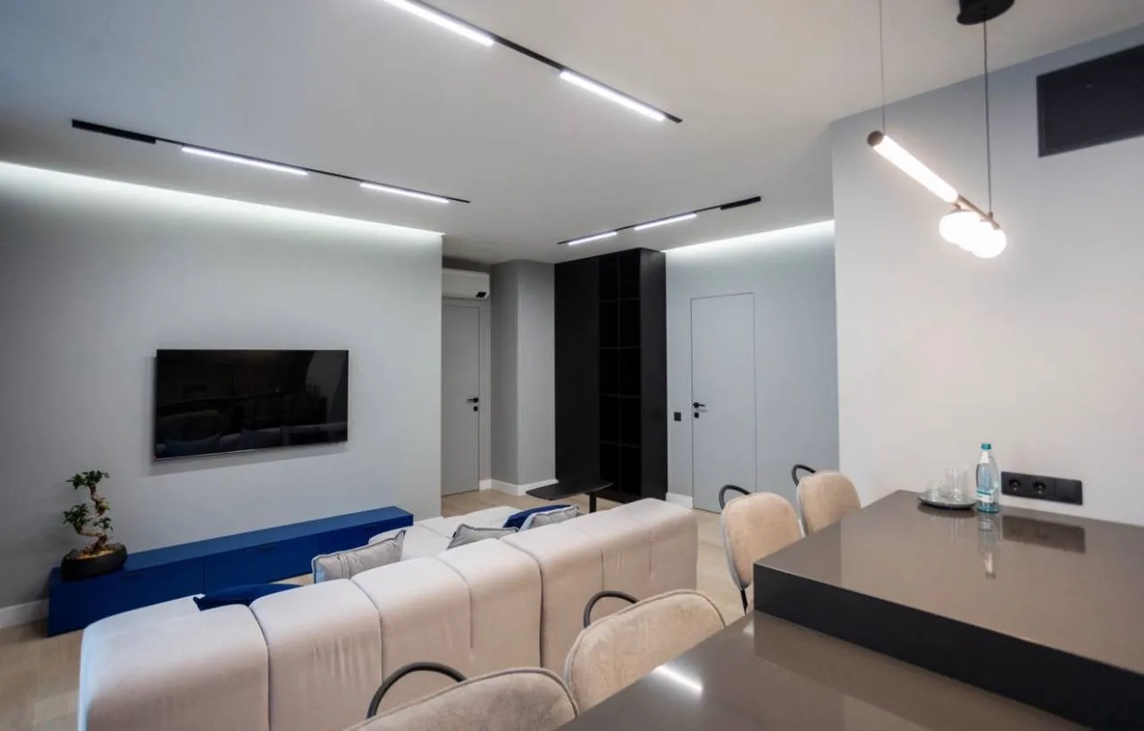 Str. Tricolorului 34  2