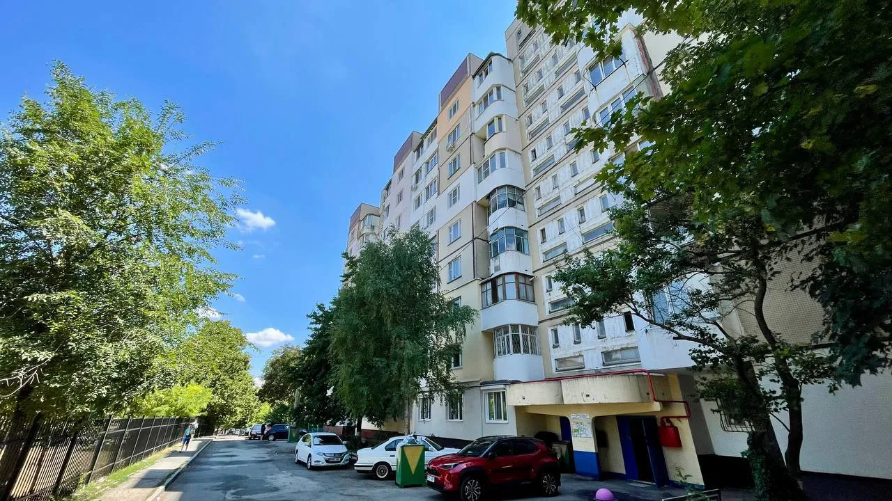 Chișinău Botanica bd. Dacia 10