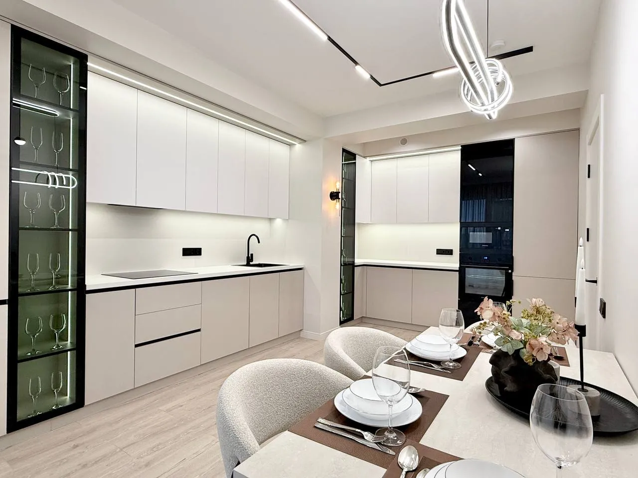 Ialoveni, Centru str. Alexandru cel Bun 1