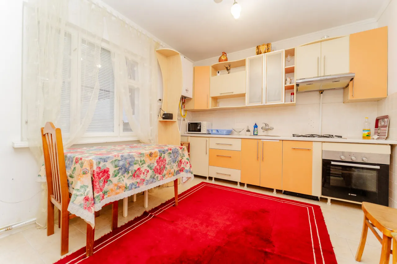 Ialoveni, Centru str. Basarabia 3