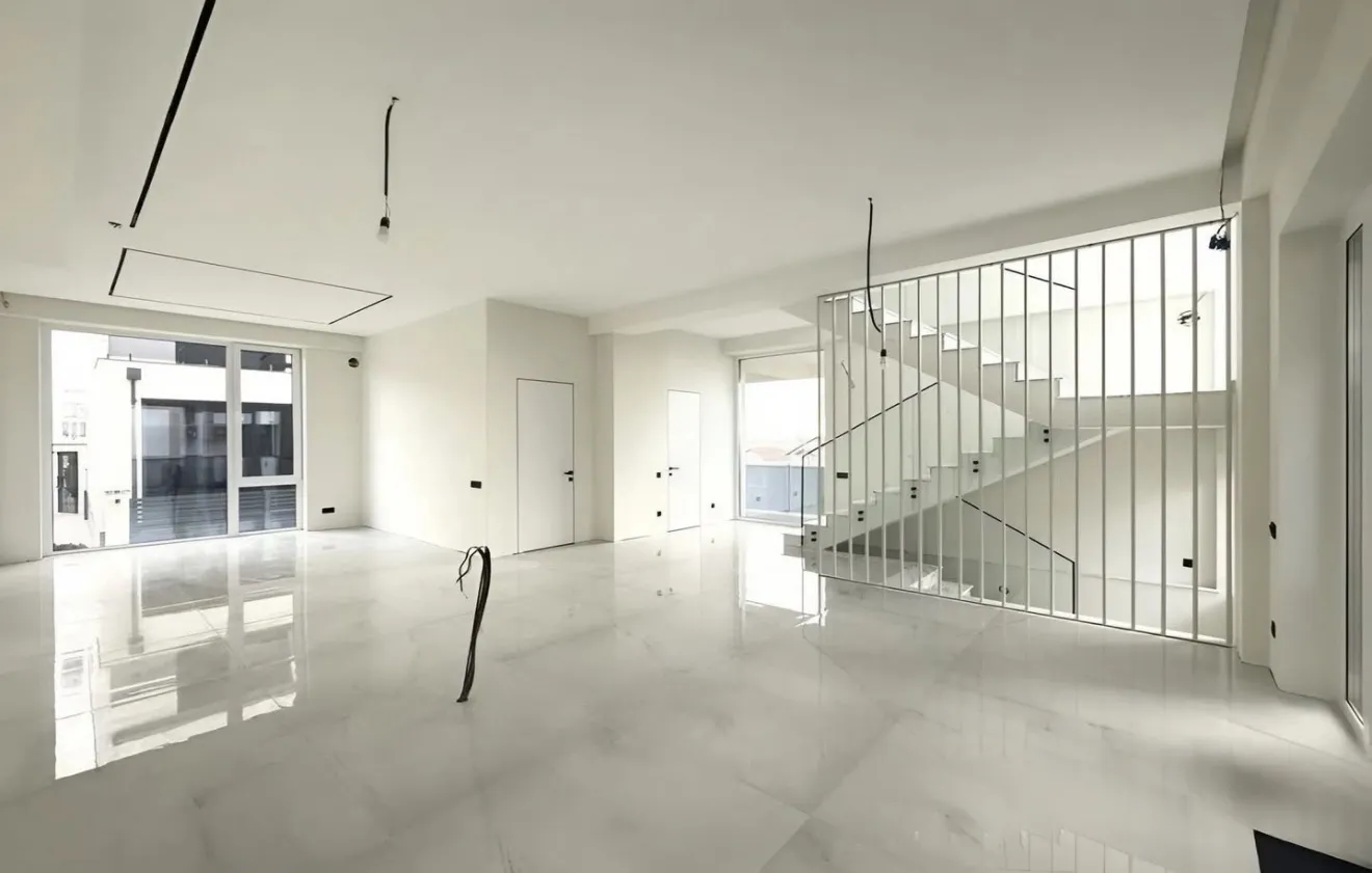 Str. Victoriei 7  14