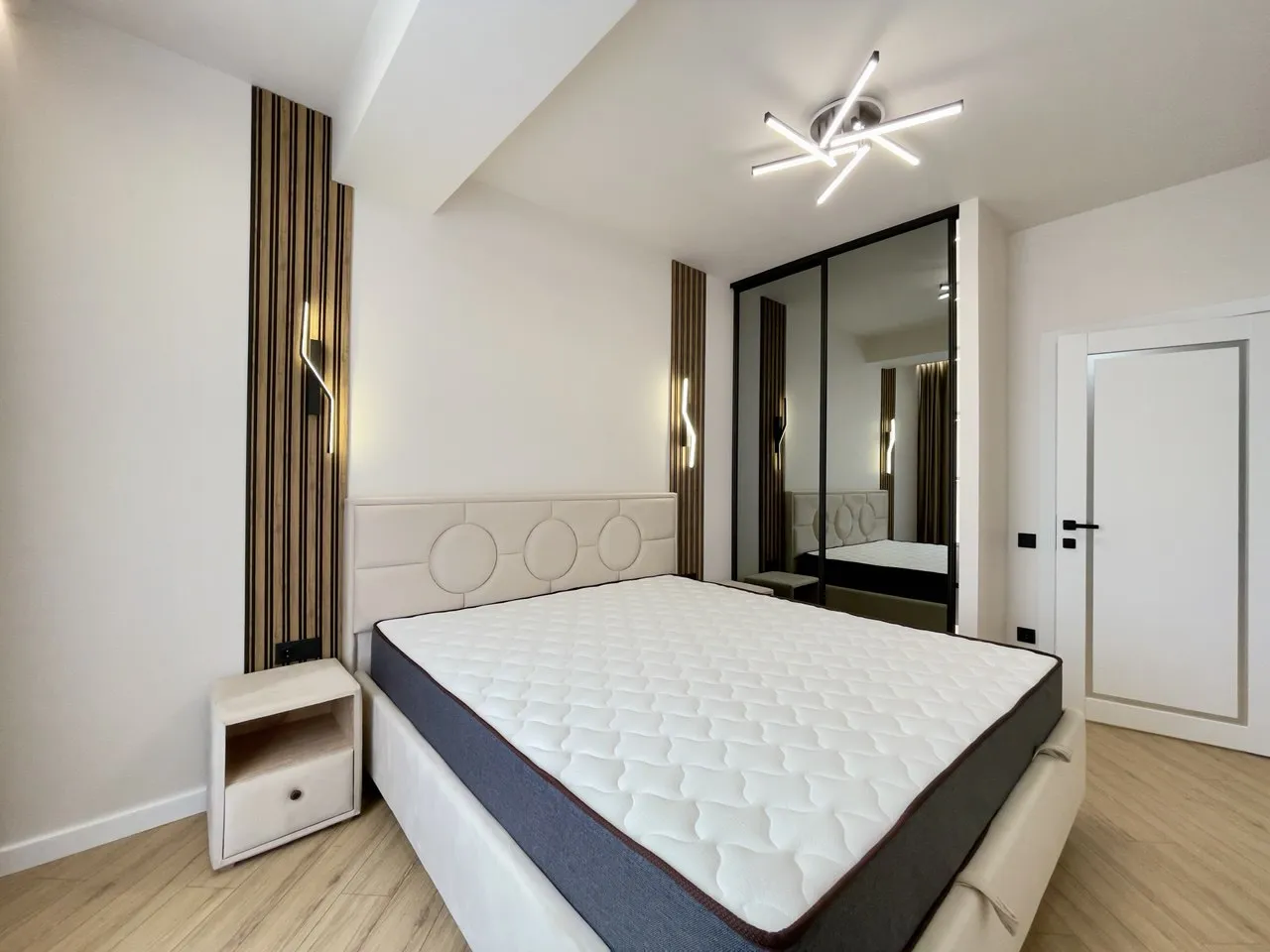 Ialoveni, Centru str. Alexandru cel Bun 8