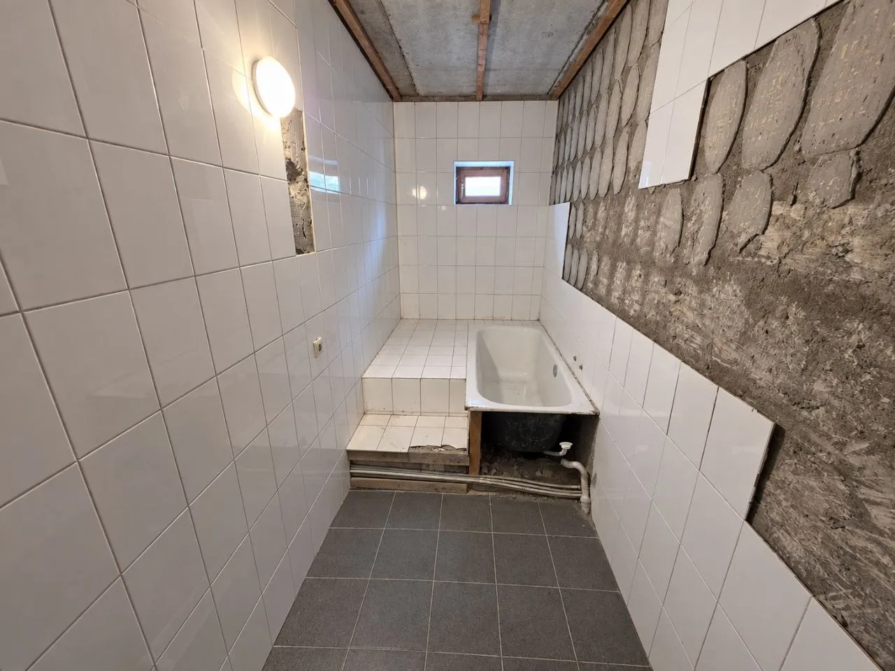 Anenii Noi s. Merenii Noi str. Uzinilor 1