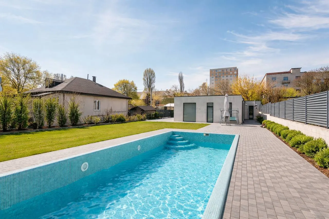 Chișinău Centru str. Caișelor 1