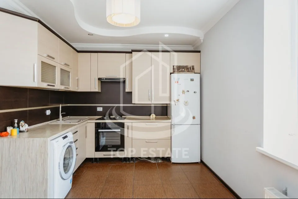 Costești Centru str. Ștefan cel Mare și Sfânt . 6