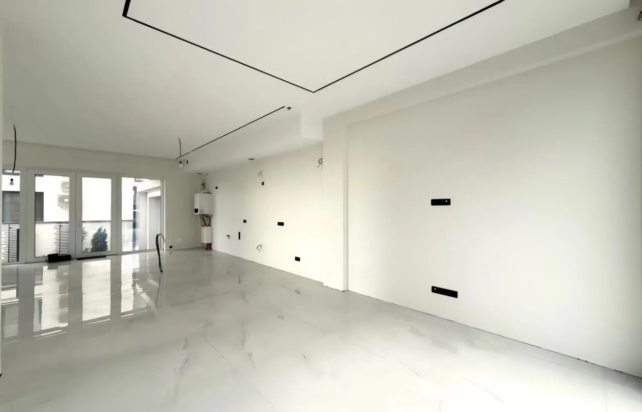 Str. Victoriei 7  10