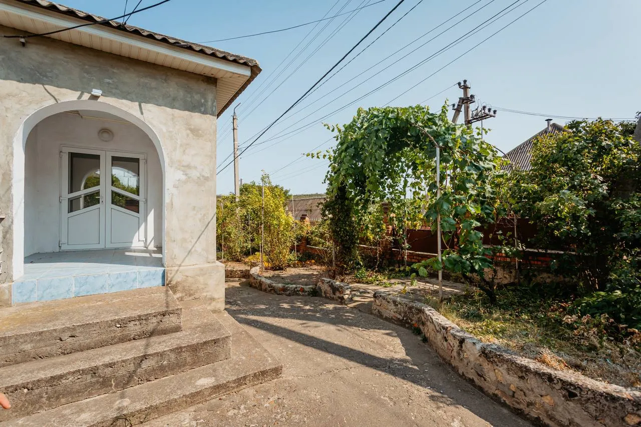 Anenii Noi Centru str. Ion Soltîs 3